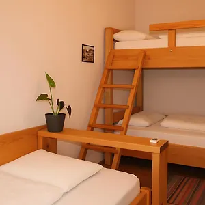 cozy-big-central-apartment-with-balcony.albaniahotels.org/